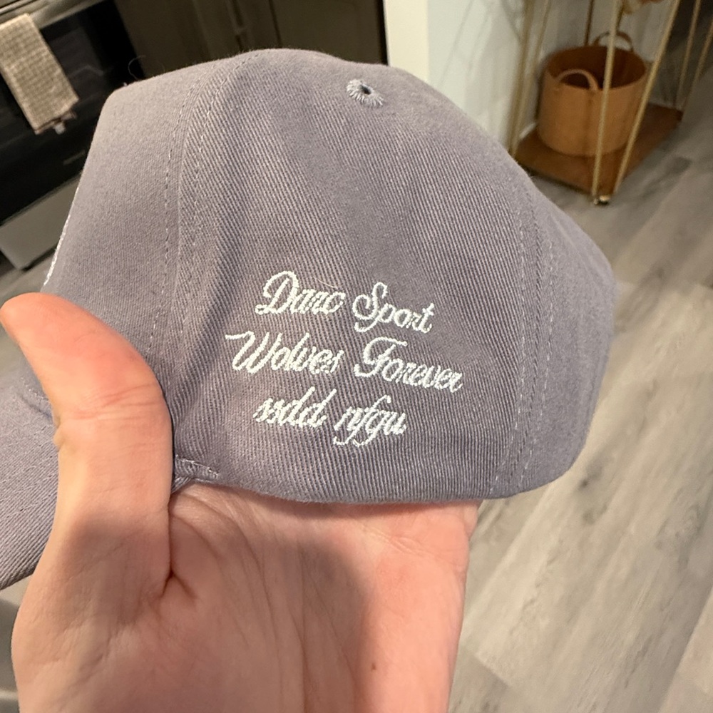Wolves Hat - Picture 8 of 9